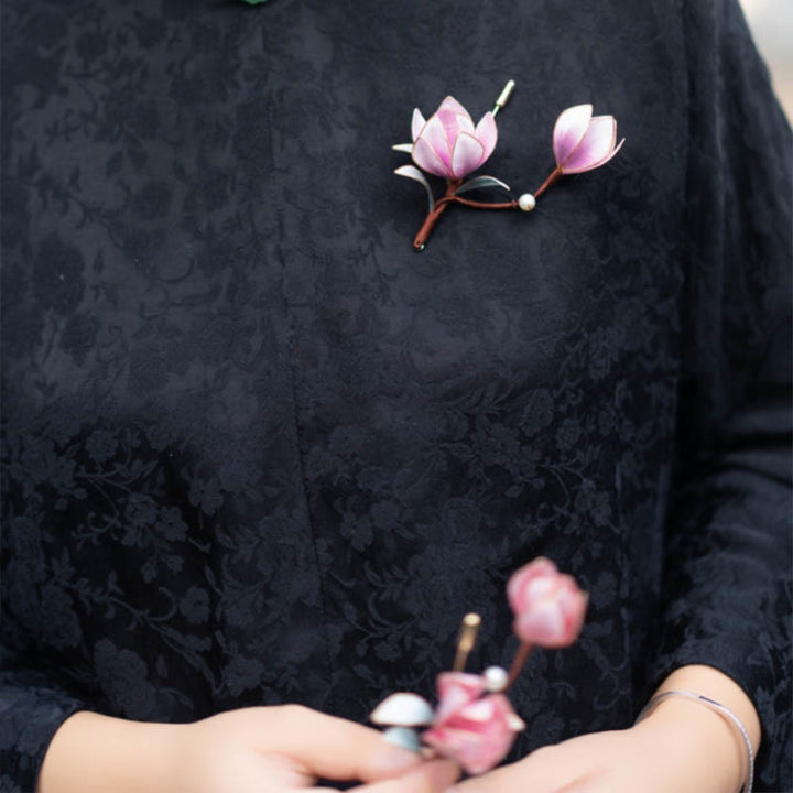 Broche de horquilla con magnolia morada y seda morera con flores de terciopelo de Yangzhou hechas a mano con Buddha Stones