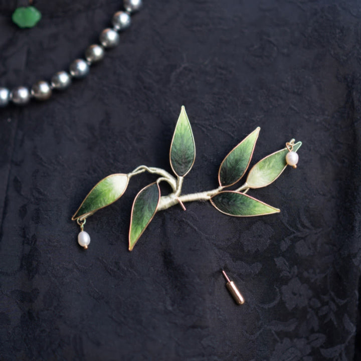 Broche de bambú verde de seda morera con flores de terciopelo de Yangzhou hecho a mano con Buddha Stones