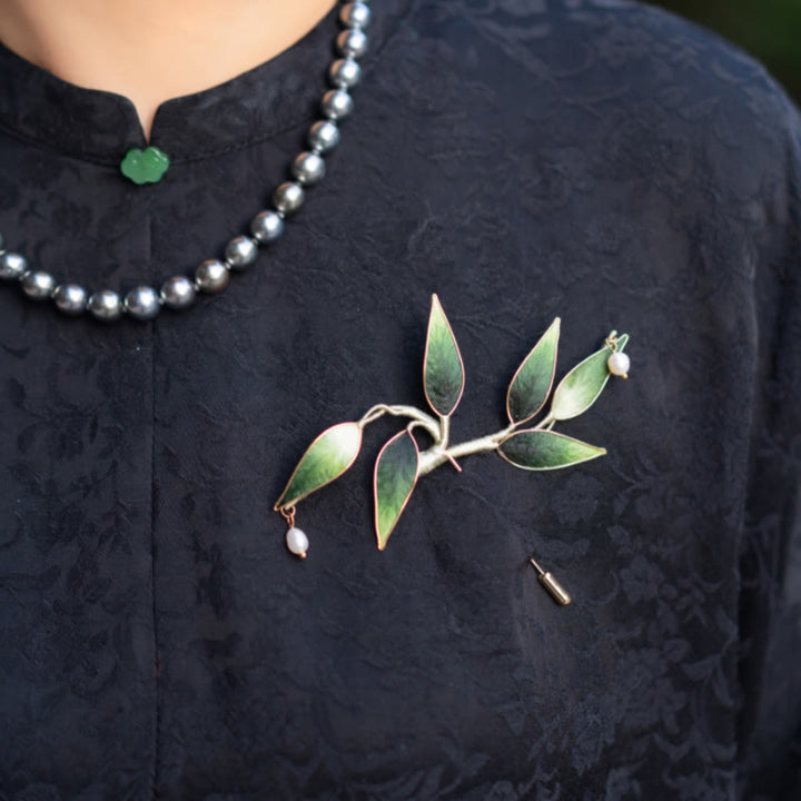 Broche de bambú verde de seda morera con flores de terciopelo de Yangzhou hecho a mano con Buddha Stones