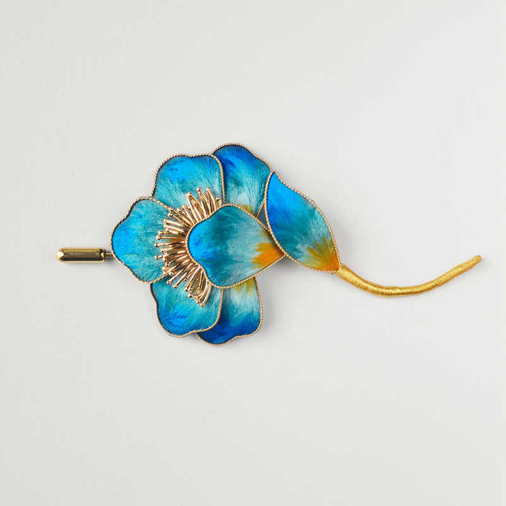 Broche de flor de seda de morera azul con flores de terciopelo hechas a mano con Buddha Stones