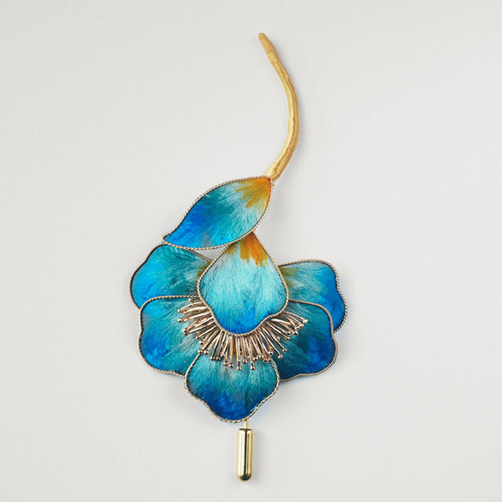 Broche de flor de seda de morera azul con flores de terciopelo hechas a mano con Buddha Stones