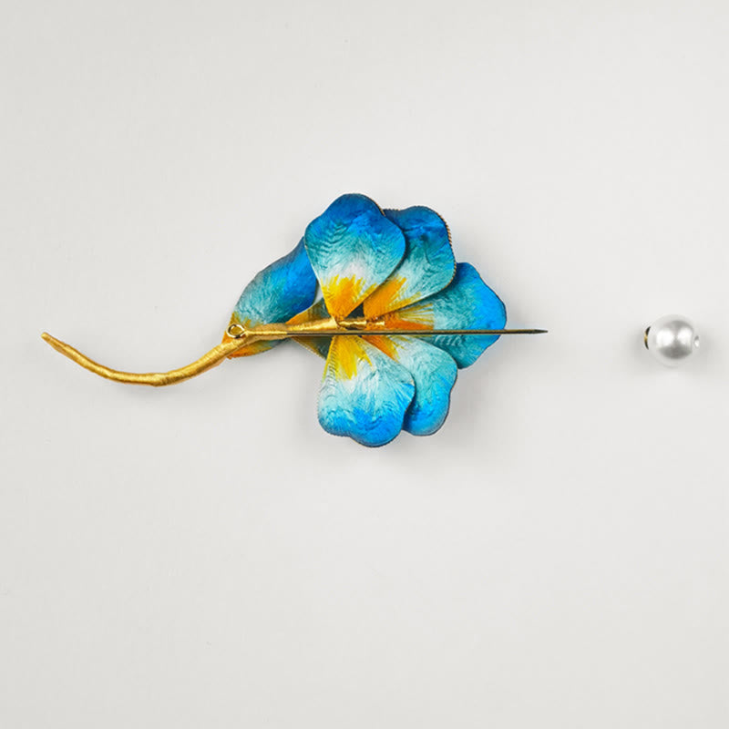 Broche de flor de seda de morera azul con flores de terciopelo hechas a mano con Buddha Stones