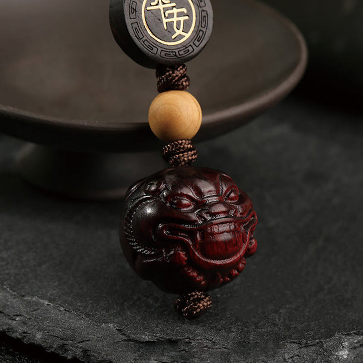 Llavero con protección de seguridad y bienestar de PiXiu con hojas pequeñas de sándalo rojo y Buddha Stones