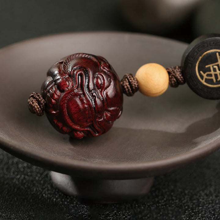 Llavero con protección de seguridad y bienestar de PiXiu con hojas pequeñas de sándalo rojo y Buddha Stones