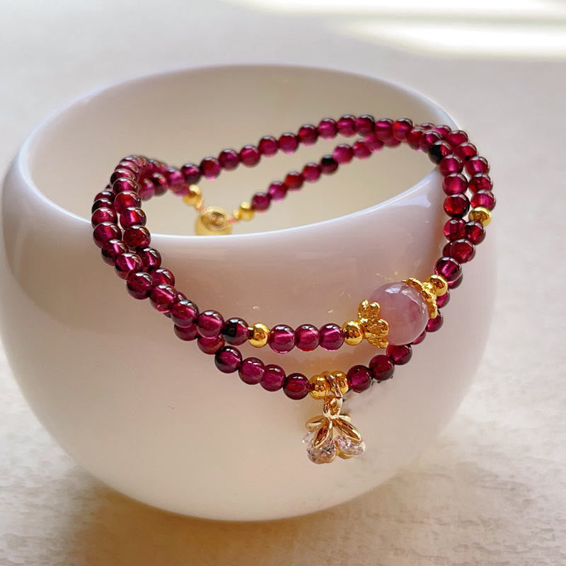 Pulsera de doble vuelta con Buddha Stones, flor natural, granate, cristal rosa y calma