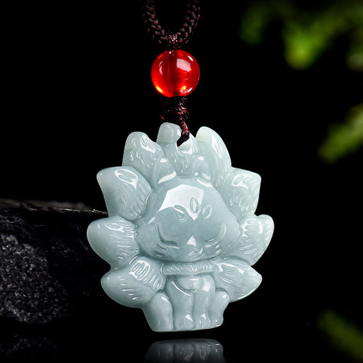 Colgante de zorro de nueve colas de jade verde natural con Buddha Stones