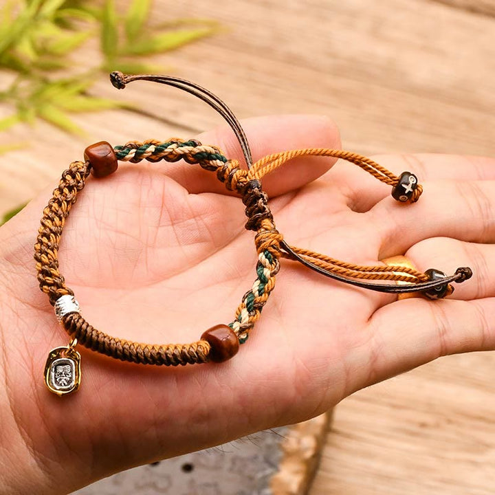 Pulsera trenzada de madera con protección de la diosa de la riqueza tibetana Zakiram hecha a mano con Buddha Stones