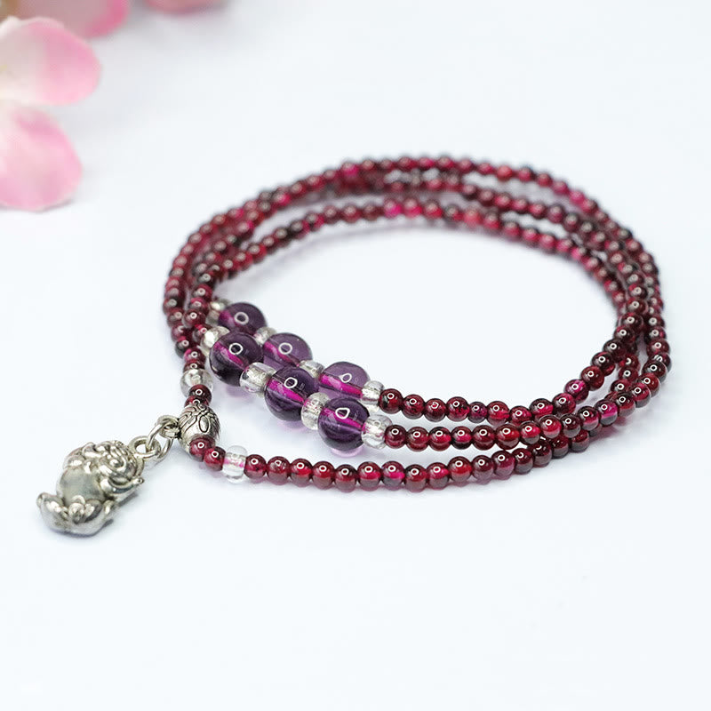 Pulsera de triple vuelta con protección PiXiu, elefante, ábaco y granate natural con Buddha Stones y bolsa de la suerte