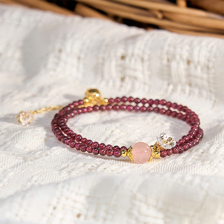 Pulsera de doble vuelta con Buddha Stones, flor natural, granate, cristal rosa y calma