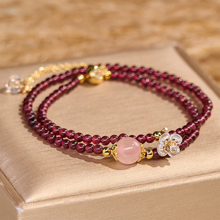 Pulsera de doble vuelta con Buddha Stones, flor natural, granate, cristal rosa y calma