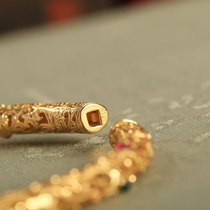 Pulsera de la suerte con calabaza, nubes auspiciosas y Buddha Stones cian bañado en cobre y oro.