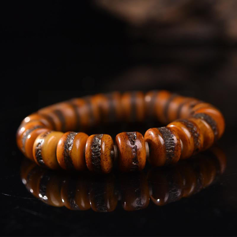 Pulsera de equilibrio con calavera y cuentas de hueso tibetanas vintage de Buddha Stones