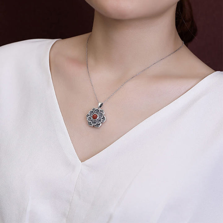 Collar con colgante de cobre y ágata roja con diseño de loto y piedras de Buddha Stones tibetanas Om Mani Padme Hum - image 5