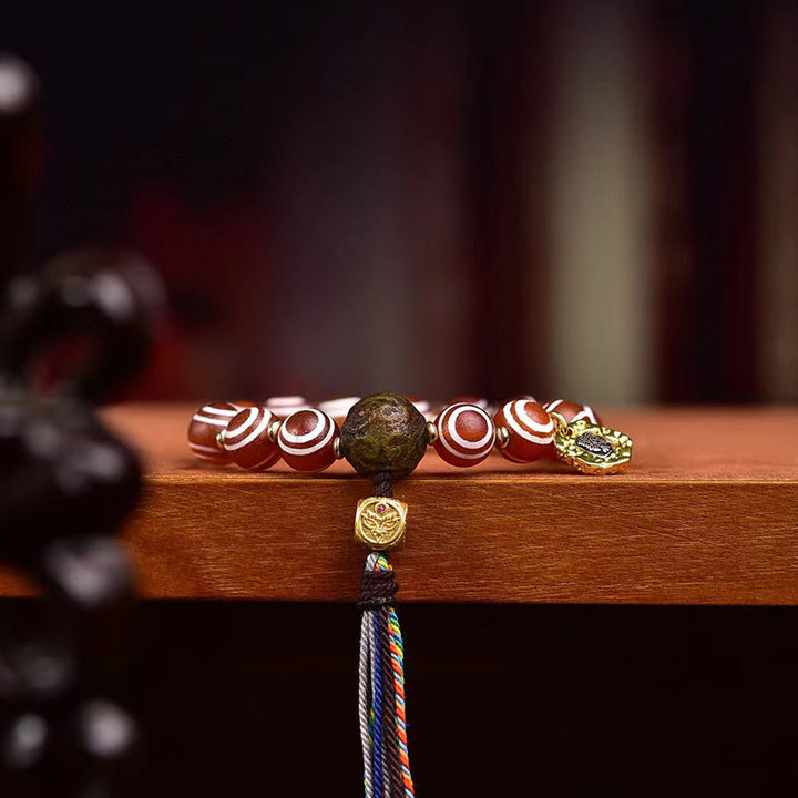 Pulsera de confianza de ágata roja tibetana con zakiram y Buddha Stones