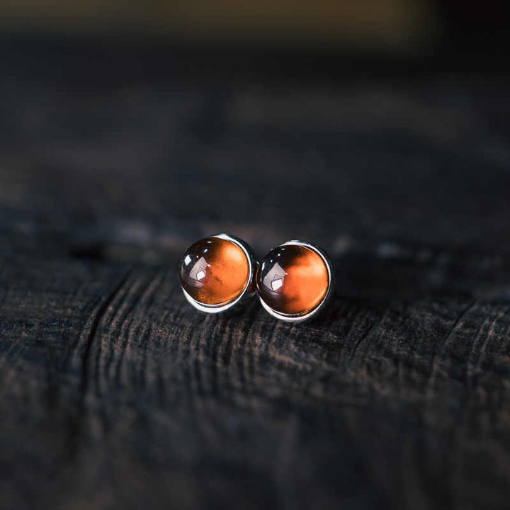 Pendientes de protección con granate y Buddha Stones en plata de ley 925