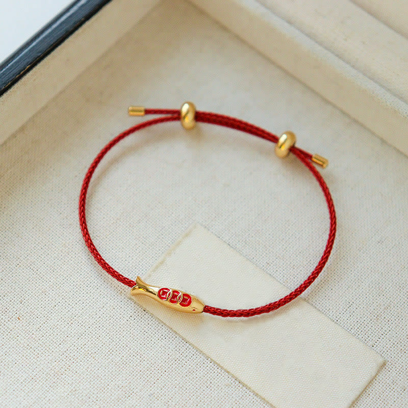 Pulsera de la riqueza de hilo rojo con pez koi de latón y Buddha Stones