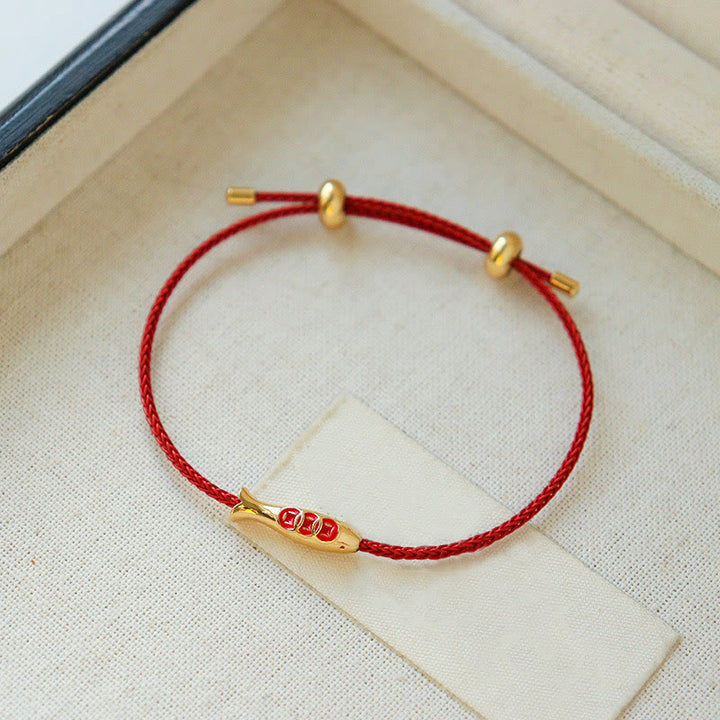 Pulsera de la riqueza de hilo rojo con pez koi de latón y Buddha Stones