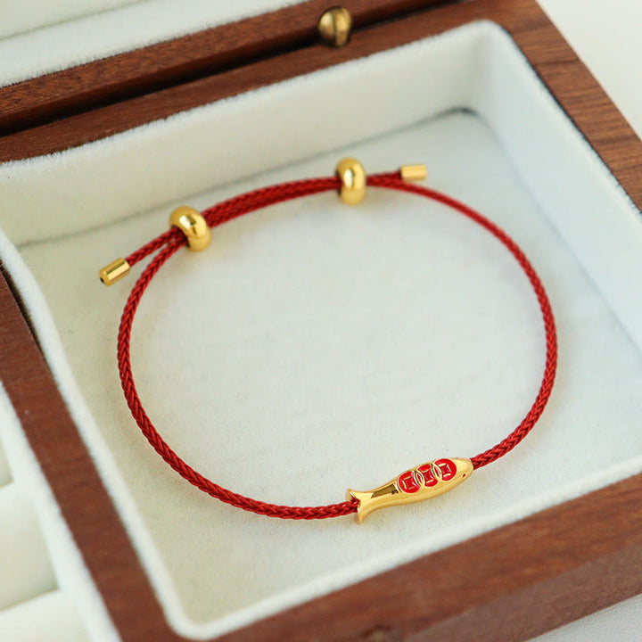 Pulsera de la riqueza de hilo rojo con pez koi de latón y Buddha Stones