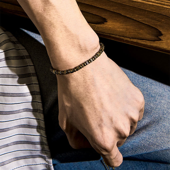 Pulsera de la suerte de cobre y latón con diseño irregular y desgastado retro con Buddha Stones