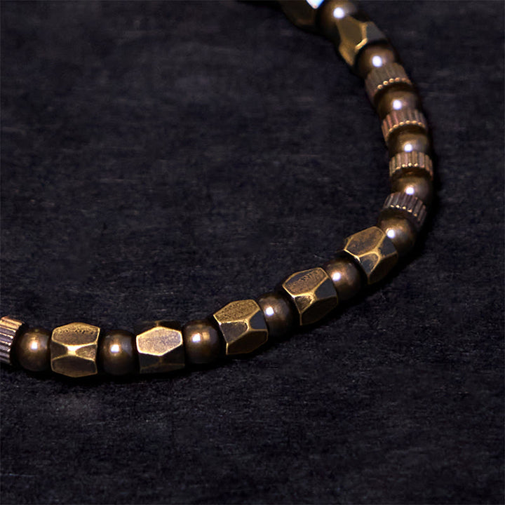 Pulsera de la suerte de cobre y latón con diseño irregular y desgastado retro con Buddha Stones