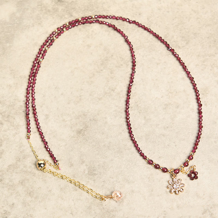 Pulsera multicapa con cuentas de granate natural de 2,5 mm y flores purificadoras de Buddha Stones