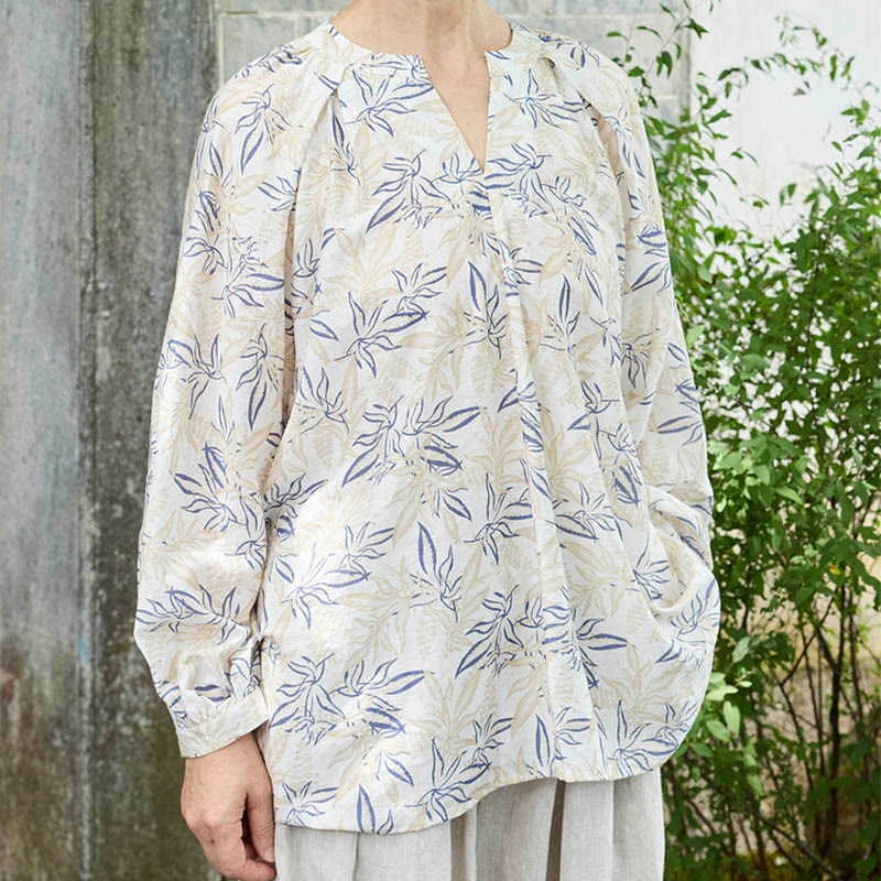 Camisa de manga larga con diseño de muescas y flores en azul y beige con Buddha Stones para mujer adulta mayor - image 1