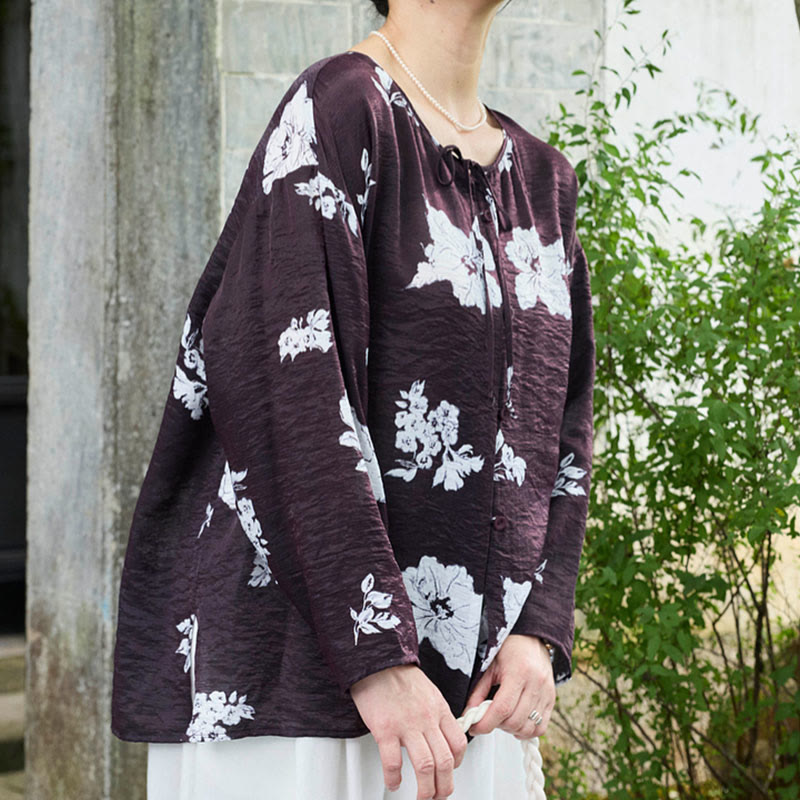 Camisa de manga larga con botones y cordones con flores negras de Buddha Stones para mujer adulta mayor - image 2