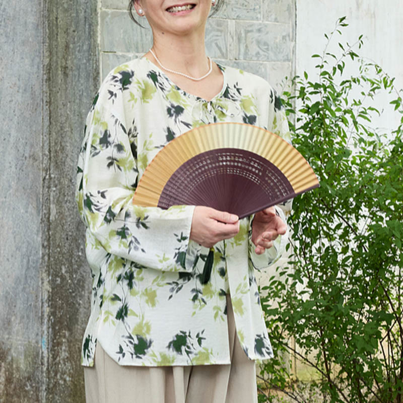 Camisa de manga larga con botones y cordones, con estampado floral verde de Buddha Stones para mujer adulta mayor - image 8
