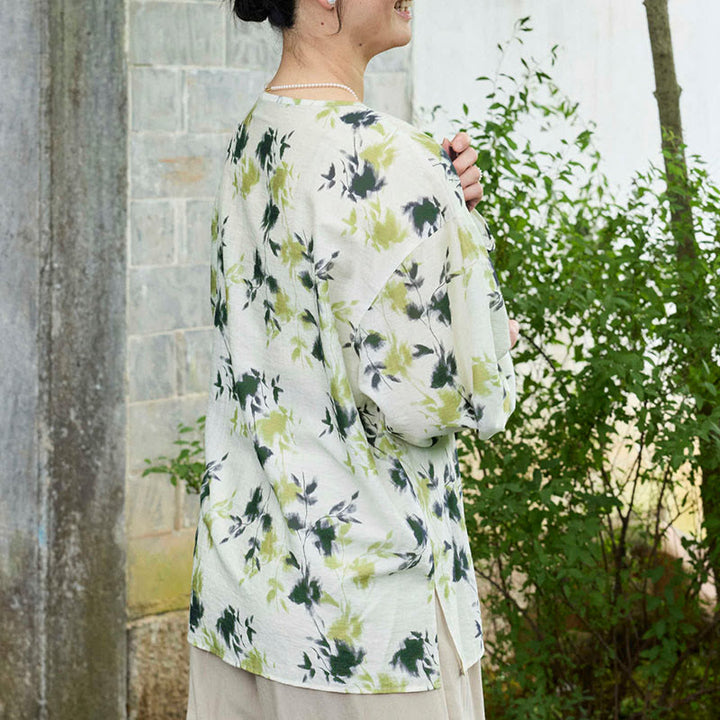 Camisa de manga larga con botones y cordones, con estampado floral verde de Buddha Stones para mujer adulta mayor - image 3