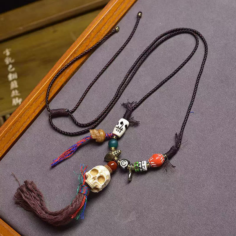 Collar con colgante de calavera tibetana con Buddha Stones, el Señor del Bosque Cadáver, que aleja a los malos espíritus. - Cráneo beige - image 0
