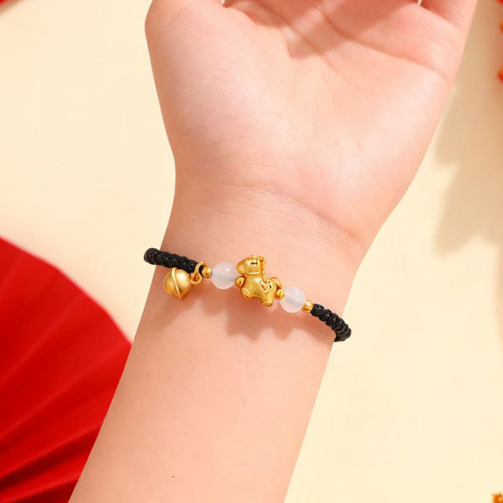 Pulsera trenzada con Buddha Stones, Año del Caballo, hilo rojo y ágata blanca - image 12