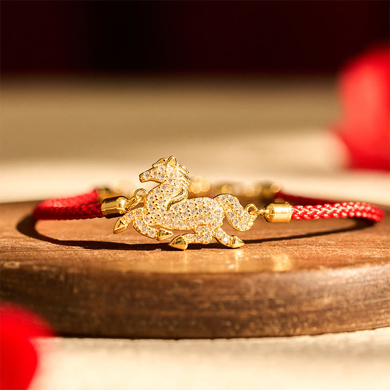 Pulsera de hilo rojo con Buddha Stones , plata de ley 925 bañada en oro de 18 quilates y el Año del Caballo. - image 1