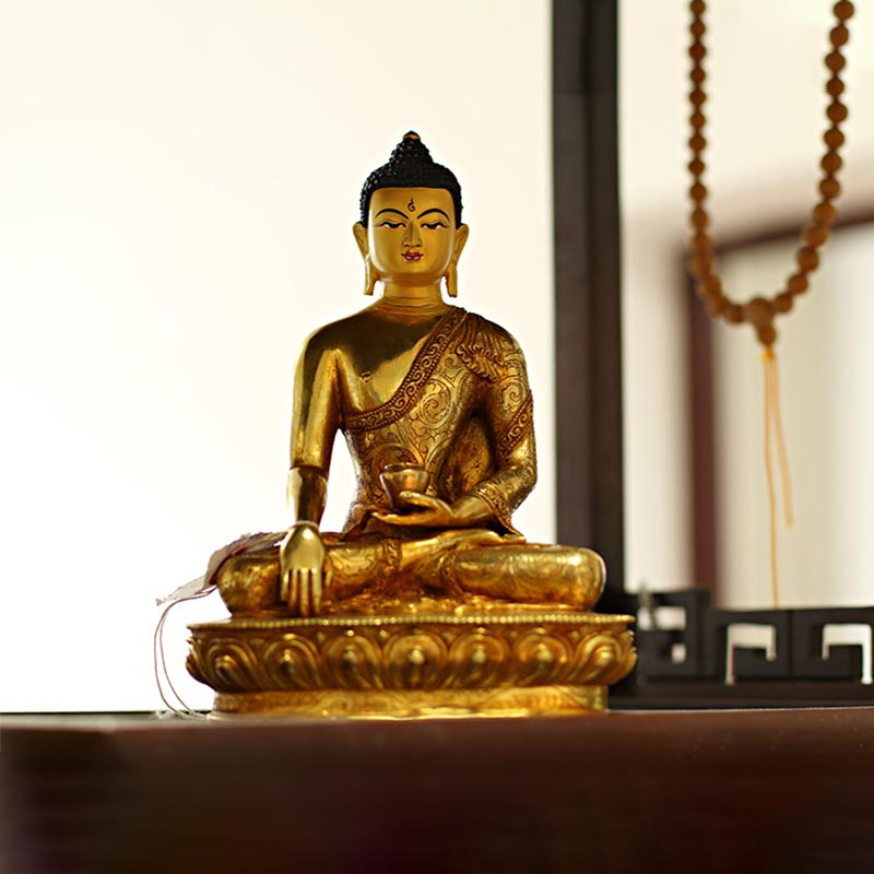 Estatua decorativa chapada en oro y cobre de la compasión del Buda de la medicina Shakyamuni