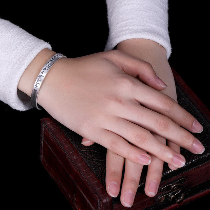 Pulsera de protección Sutra de corazón con seis palabras verdaderas de plata de ley 999 con Buddha Stones