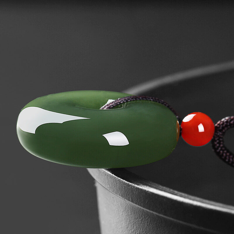 Colgante de cadena de collar de prosperidad con hebilla de paz de jade redondo natural