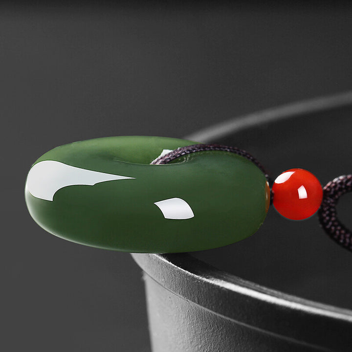 Colgante de cadena de collar de prosperidad con hebilla de paz de jade redondo natural