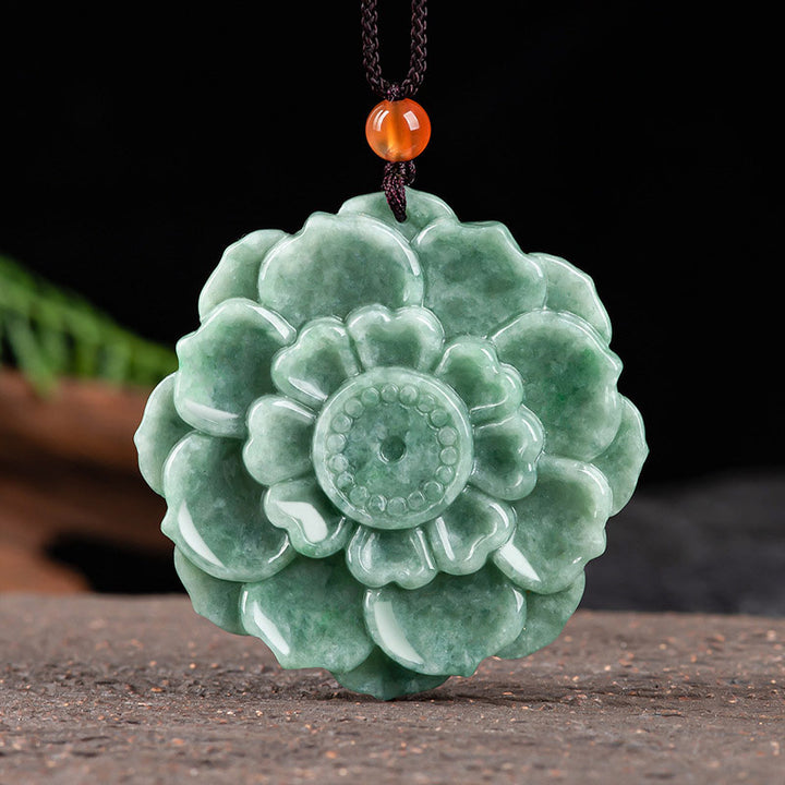 Colgante de collar de prosperidad de la suerte de jade con patrón de loto de Buddha Stones