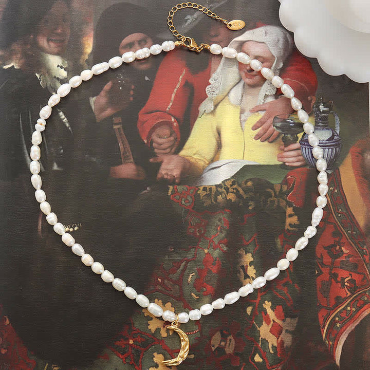 Colgante de collar tranquilo con luna creciente y perlas