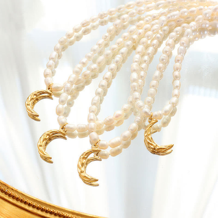 Colgante de collar tranquilo con luna creciente y perlas