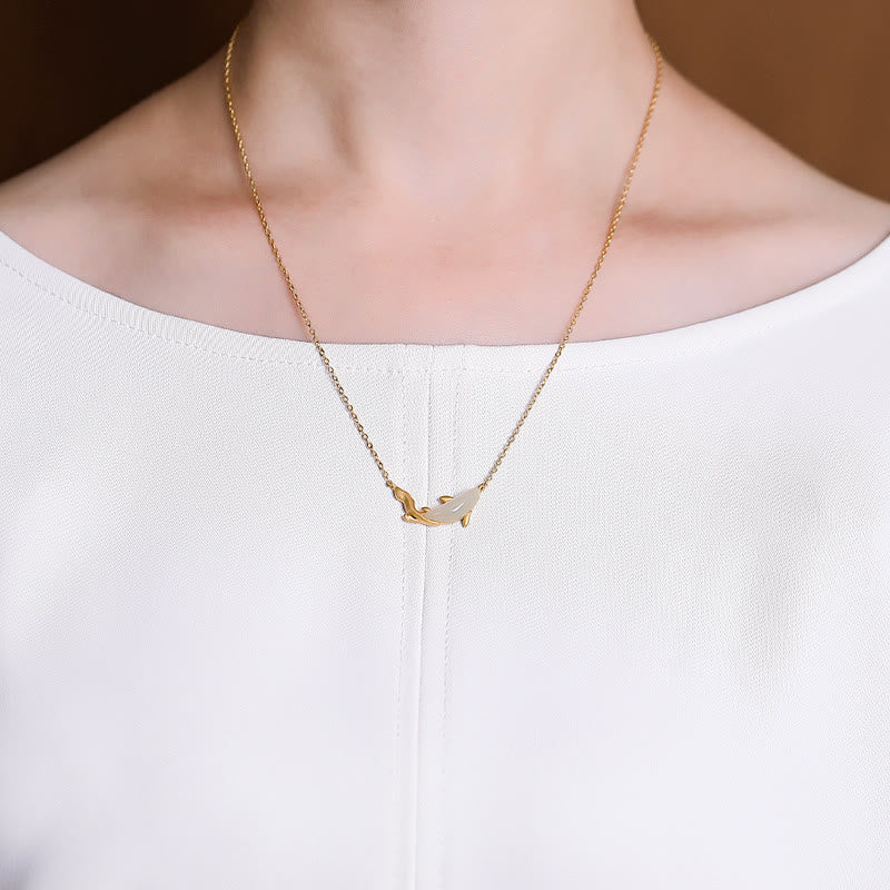 Colgante de collar de la suerte del delfín de jade blanco de plata de ley 925 con Buddha Stones