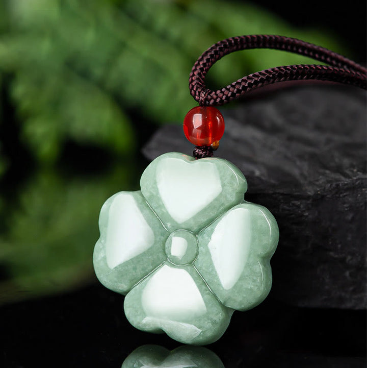 Colgante de collar de prosperidad de jade con trébol de cuatro hojas de la suerte natural con Buddha Stones