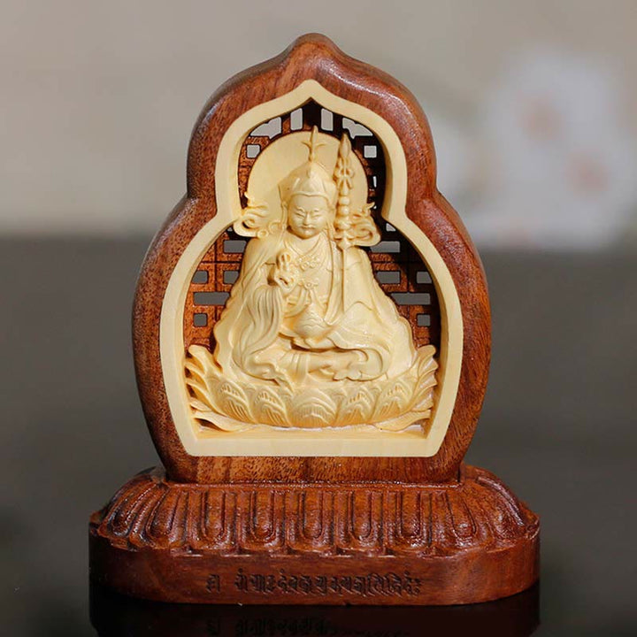 Estatua decorativa de madera grabada de Guru Rinpoche Buddha Padmasambhavan Serenity