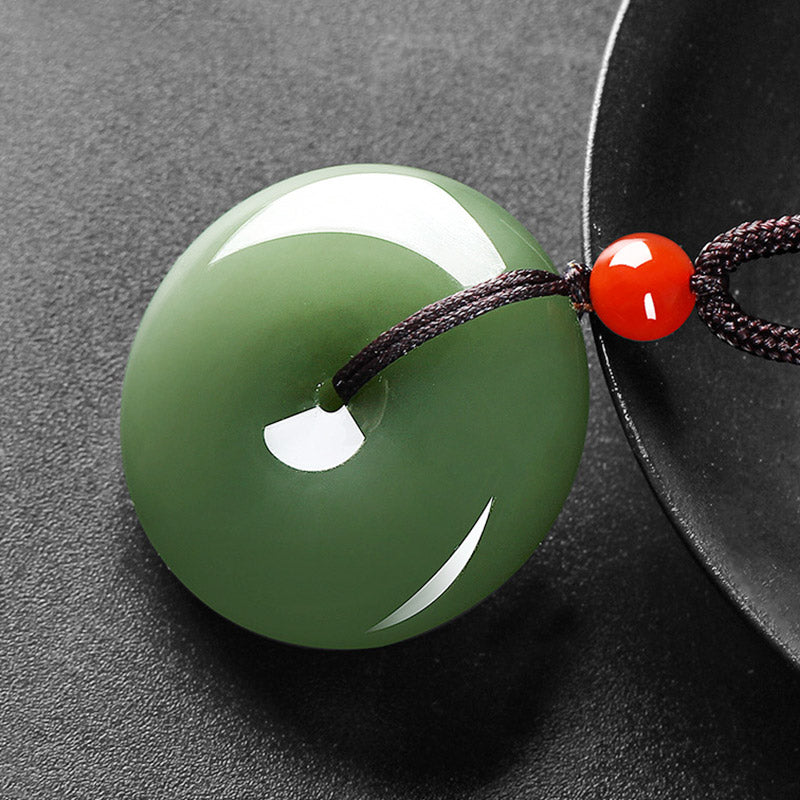Colgante de cadena de collar de prosperidad con hebilla de paz de jade redondo natural