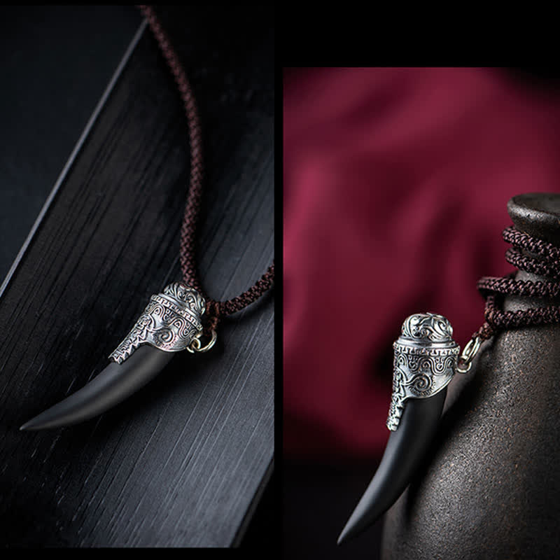 Colgante de plata de ley 925 con diseño de diente de lobo de obsidiana negra