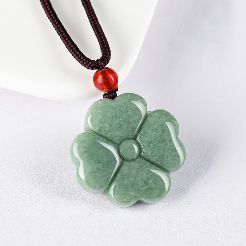 Colgante de collar de prosperidad de jade con trébol de cuatro hojas de la suerte natural con Buddha Stones