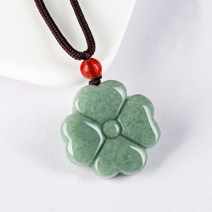 Colgante de collar de prosperidad de jade con trébol de cuatro hojas de la suerte natural con Buddha Stones