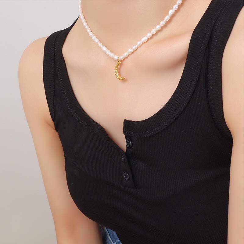 Colgante de collar tranquilo con luna creciente y perlas