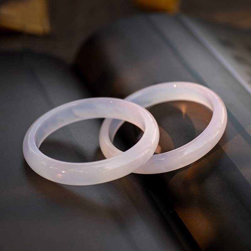 Brazalete de pulsera positiva de armonía de calcedonia natural con Buddha Stones