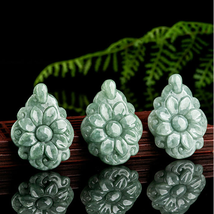 Colgante de collar de la suerte con diseño de flores de Kalanchoe blossfeldiana de Jade Natural con Buddha Stones