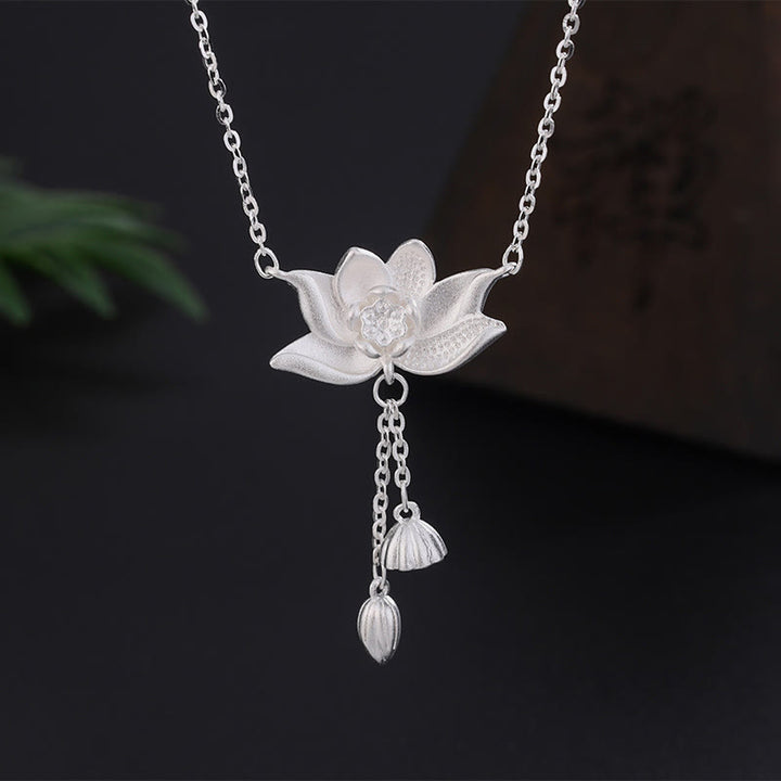 Colgante de collar de iluminación tallada con vaina de flor de loto de plata de ley 999 con Buddha Stones - Plata de ley 999 - image 0